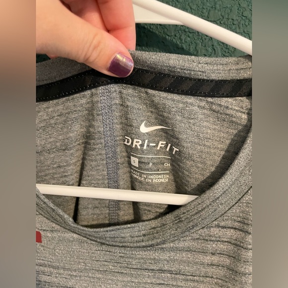 Nike Arkansas Razorbacks Size Small Men’s Dri-fit gray T-shirt - Picture 5 of 5